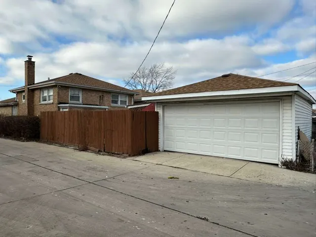 $305,000 | 7843 South Luna Avenue, Burbank, IL 60459