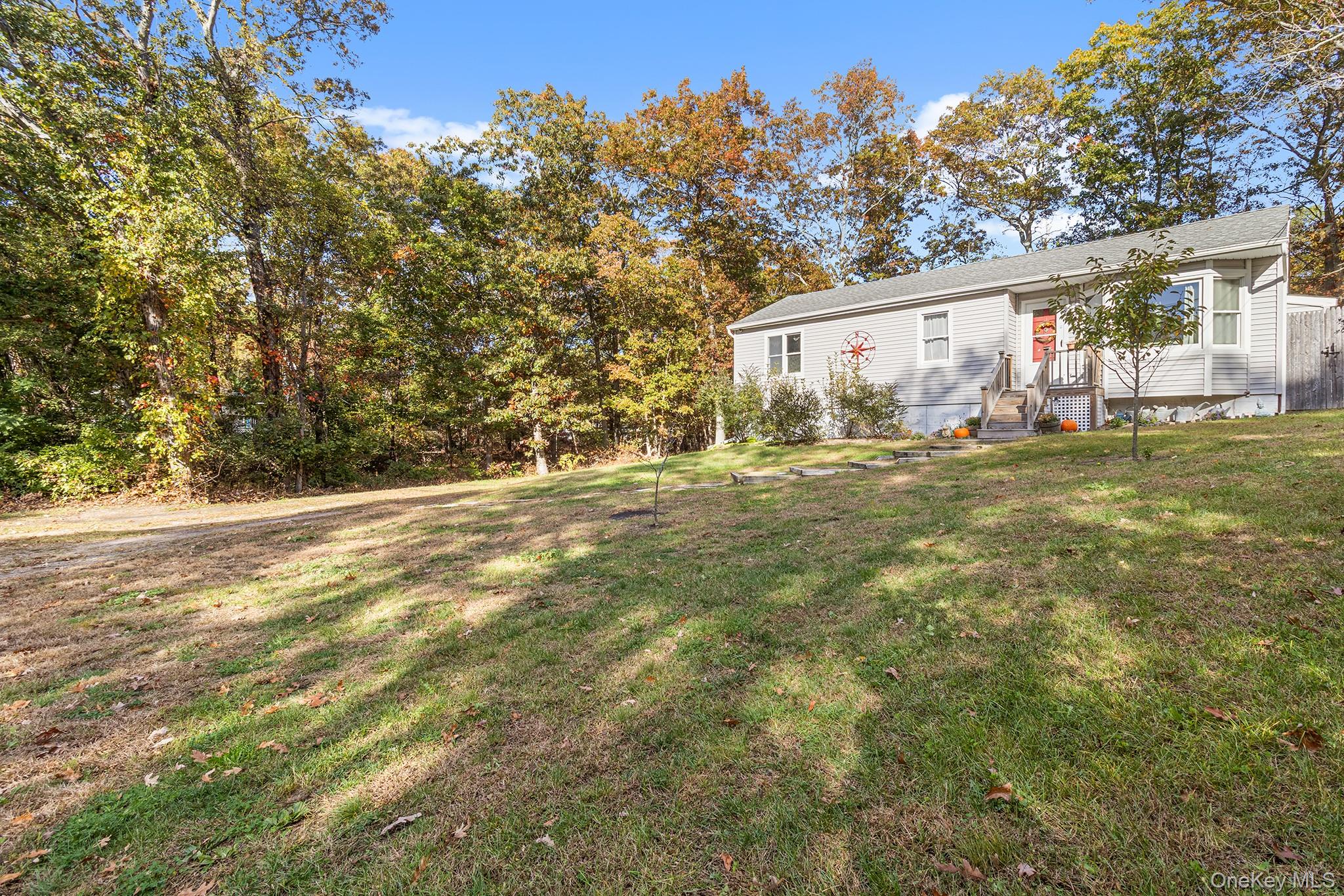 55 Newcomb Trail Ridge, NY 11961 - Photo 2 of 18