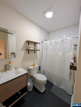 $2,600 | 124 East Main Street, Unit 211, Denville, NJ 07834