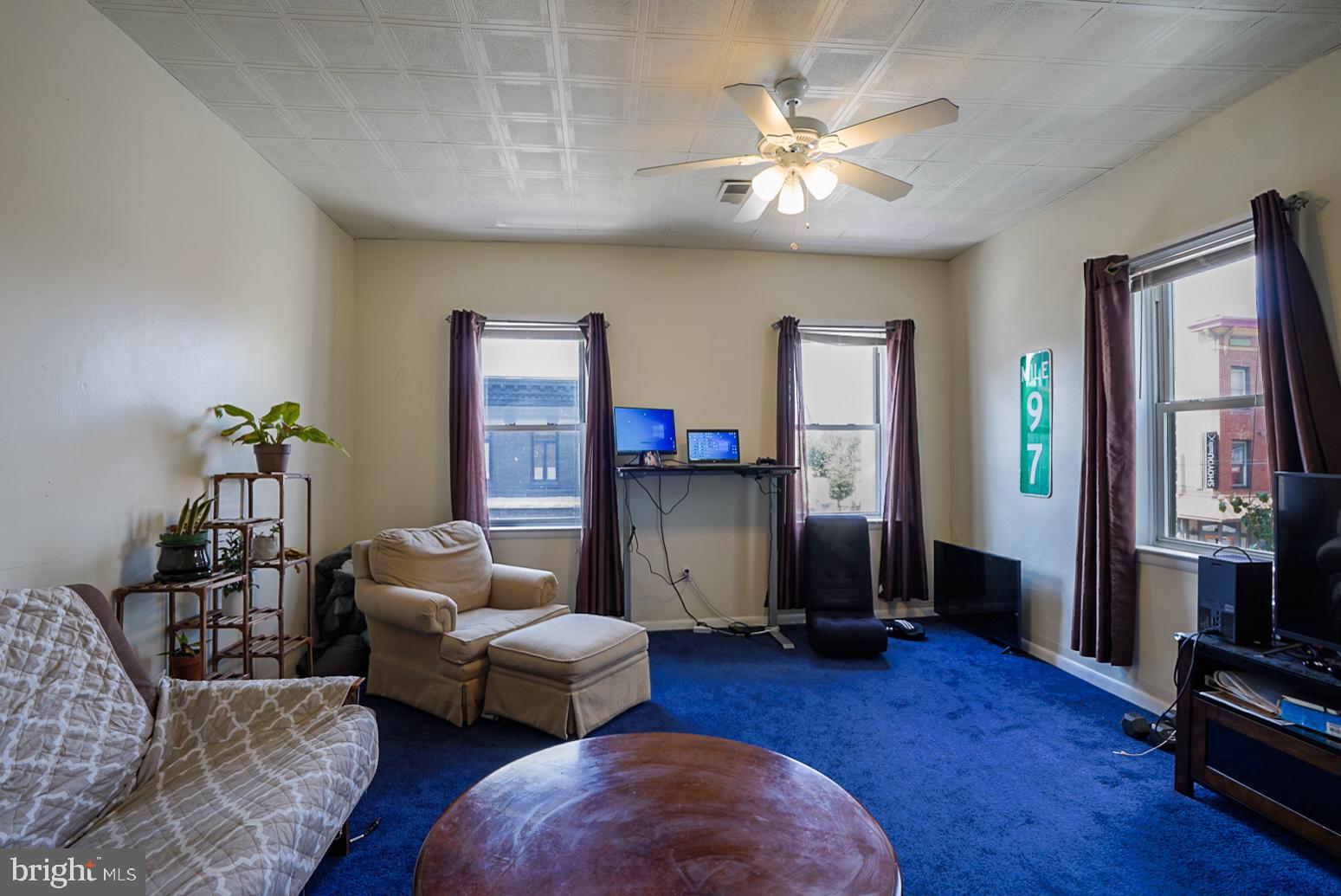 1501 Light Street Baltimore, MD 21230 - Photo 8 of 16 Living room