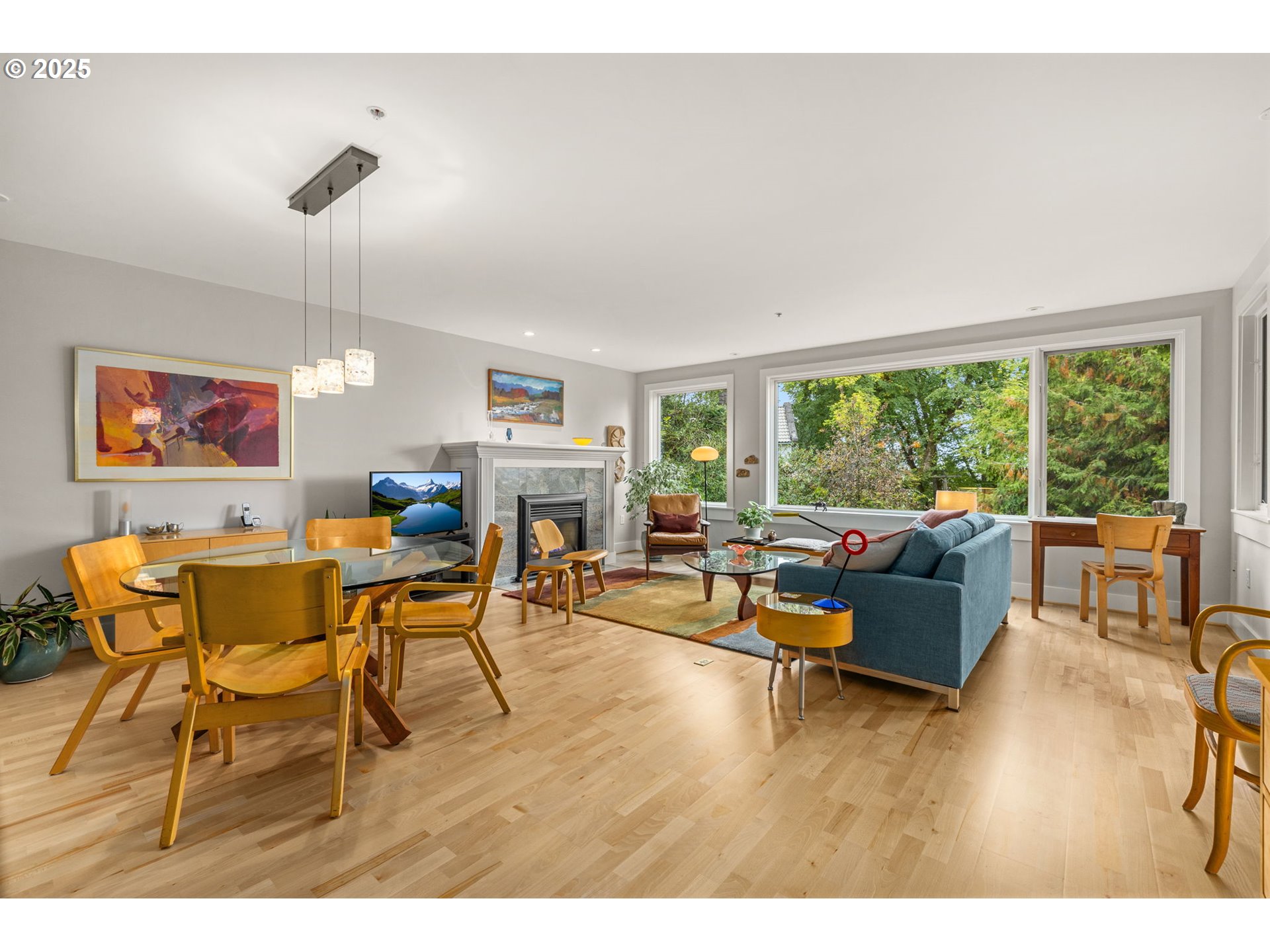 780 Northwest Westover Square, Unit 3 Portland, OR 97210 - Photo 2 of 35 Living Room/Dining Room