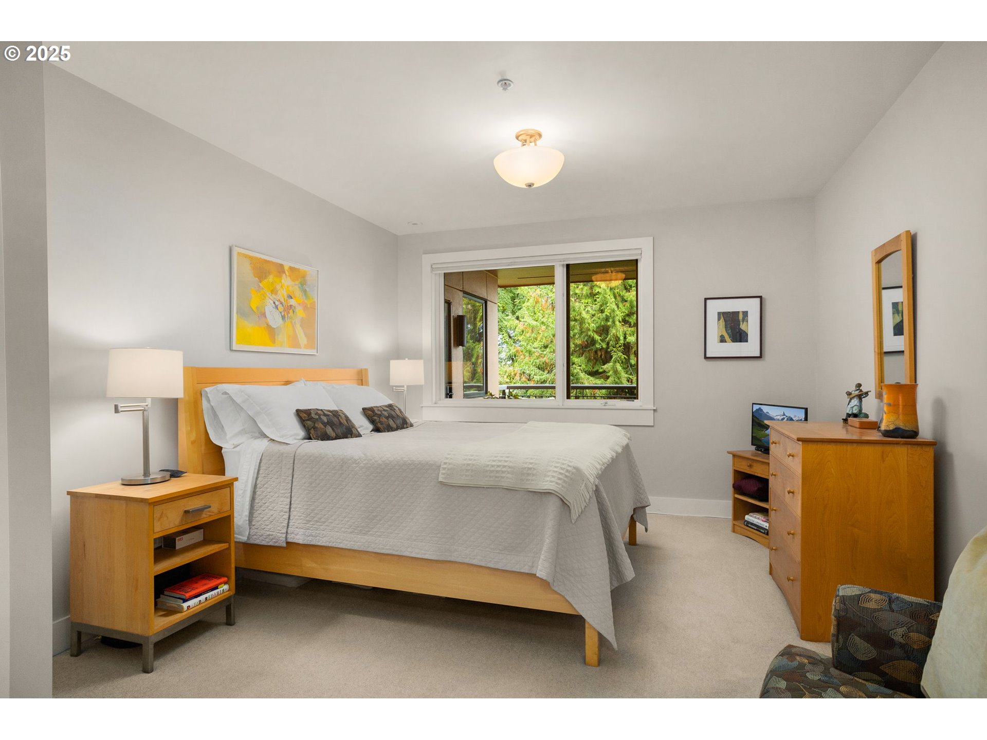 780 Northwest Westover Square, Unit 3 Portland, OR 97210 - Photo 22 of 35 Primary Bedroom