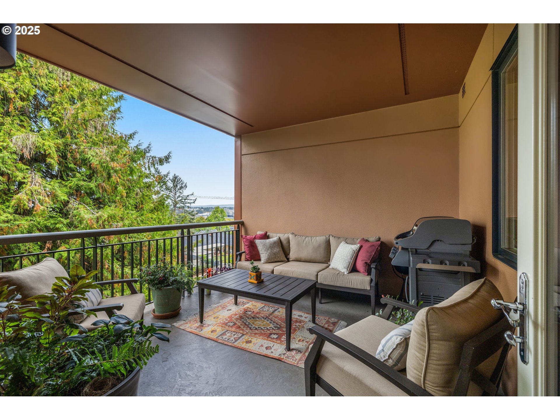 780 Northwest Westover Square, Unit 3 Portland, OR 97210 - Photo 7 of 35 Balcony