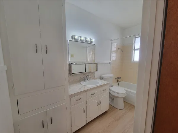 $1,500 | 5806 Nassau Drive, Austin, TX 78723