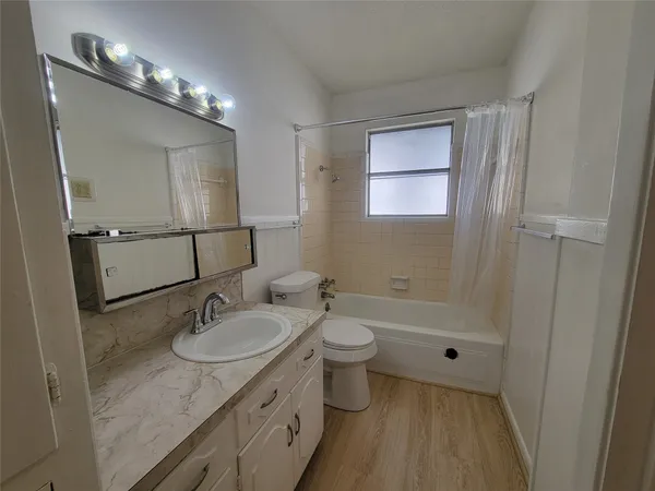 $1,500 | 5806 Nassau Drive, Austin, TX 78723