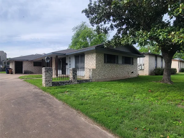 $1,500 | 5806 Nassau Drive, Austin, TX 78723