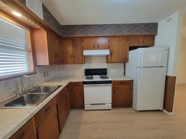 $1,500 | 5806 Nassau Drive, Austin, TX 78723