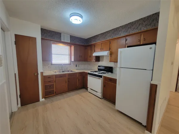 $1,500 | 5806 Nassau Drive, Austin, TX 78723