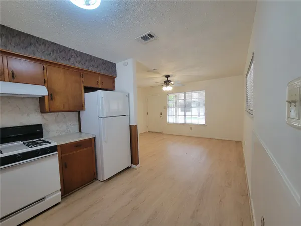 $1,500 | 5806 Nassau Drive, Austin, TX 78723