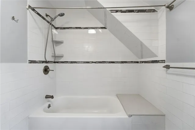 $2,600 | 63 North Broadway, East Providence, RI 02916