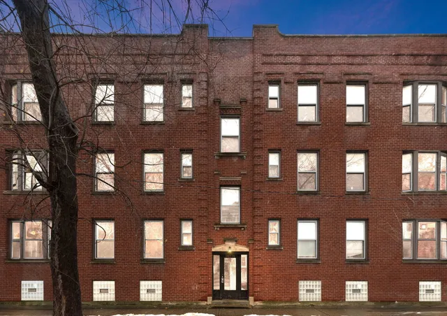 $365,000 | 1417 West Arthur Avenue, Unit 1R, Chicago, IL 60626