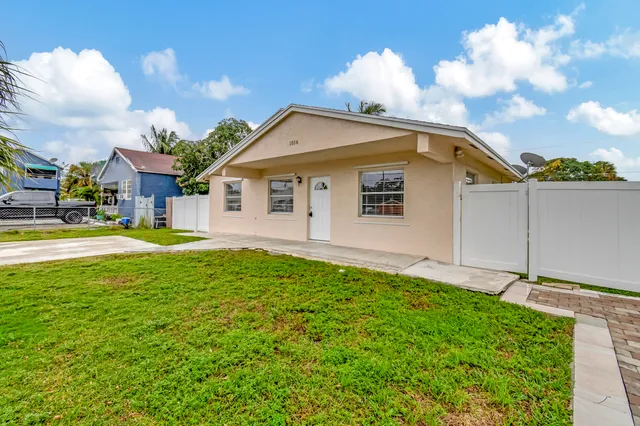 $3,200 | 1016 West Lakewood Road, West Palm Beach, FL 33405