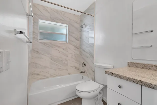 $3,200 | 1016 West Lakewood Road, West Palm Beach, FL 33405