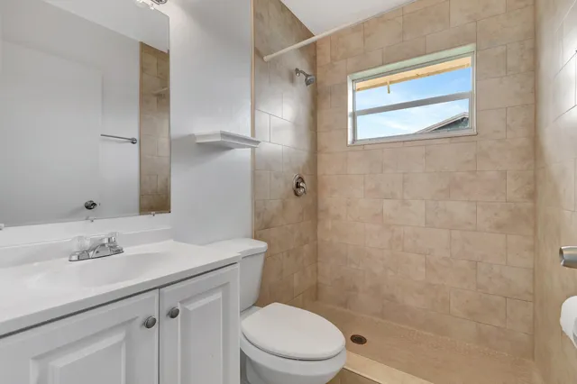 $3,200 | 1016 West Lakewood Road, West Palm Beach, FL 33405