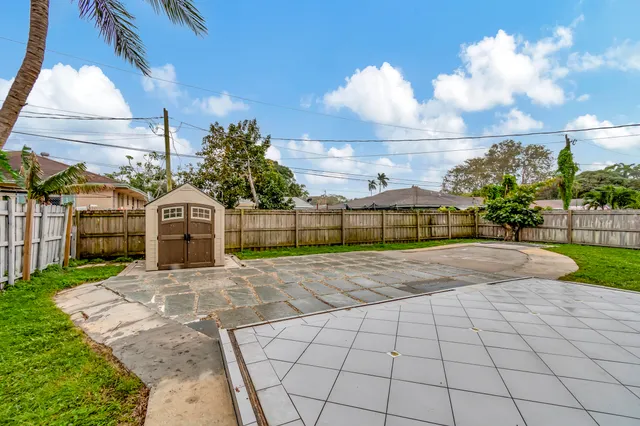$3,200 | 1016 West Lakewood Road, West Palm Beach, FL 33405