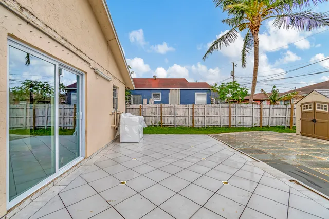 $3,200 | 1016 West Lakewood Road, West Palm Beach, FL 33405