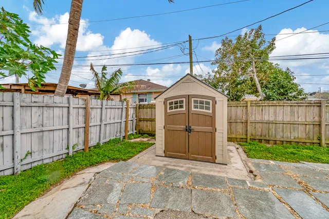 $3,200 | 1016 West Lakewood Road, West Palm Beach, FL 33405