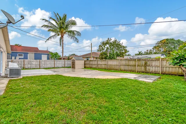 $3,200 | 1016 West Lakewood Road, West Palm Beach, FL 33405