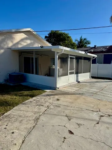 $3,200 | 1016 West Lakewood Road, West Palm Beach, FL 33405