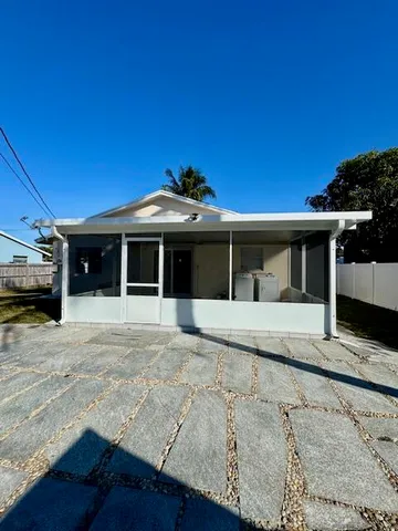 $3,200 | 1016 West Lakewood Road, West Palm Beach, FL 33405