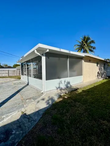 $3,200 | 1016 West Lakewood Road, West Palm Beach, FL 33405