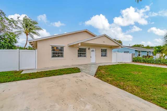 $3,200 | 1016 West Lakewood Road, West Palm Beach, FL 33405