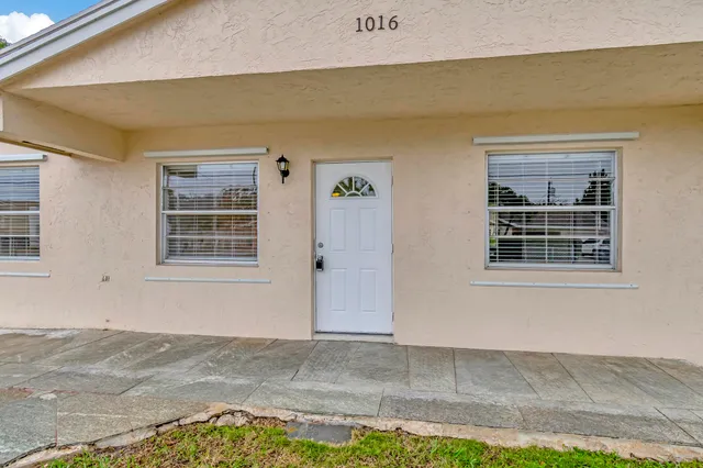 $3,200 | 1016 West Lakewood Road, West Palm Beach, FL 33405
