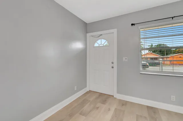 $3,200 | 1016 West Lakewood Road, West Palm Beach, FL 33405