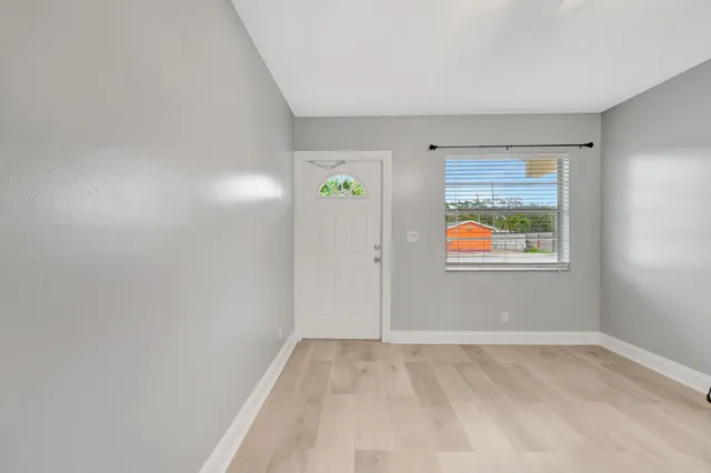 $3,200 | 1016 West Lakewood Road, West Palm Beach, FL 33405