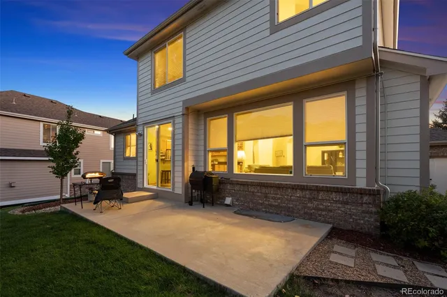 a view of a house with backyard and porch