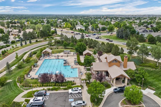 a picture of wall with a white wall