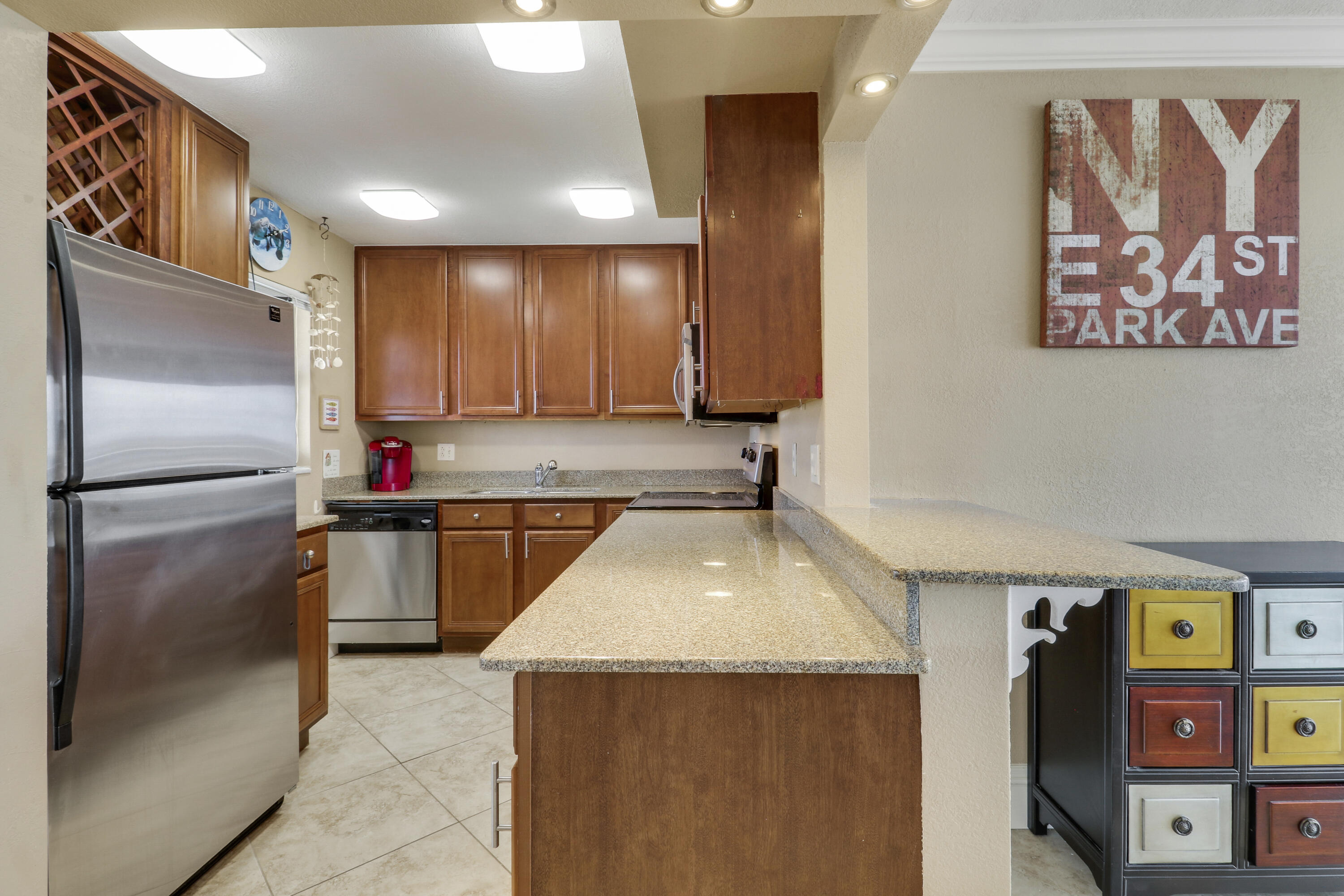 336 Golfview Road, Unit 1016 North Palm Beach, FL 33408 - Photo 21 of 58 Kitchen and Breakfast Bar