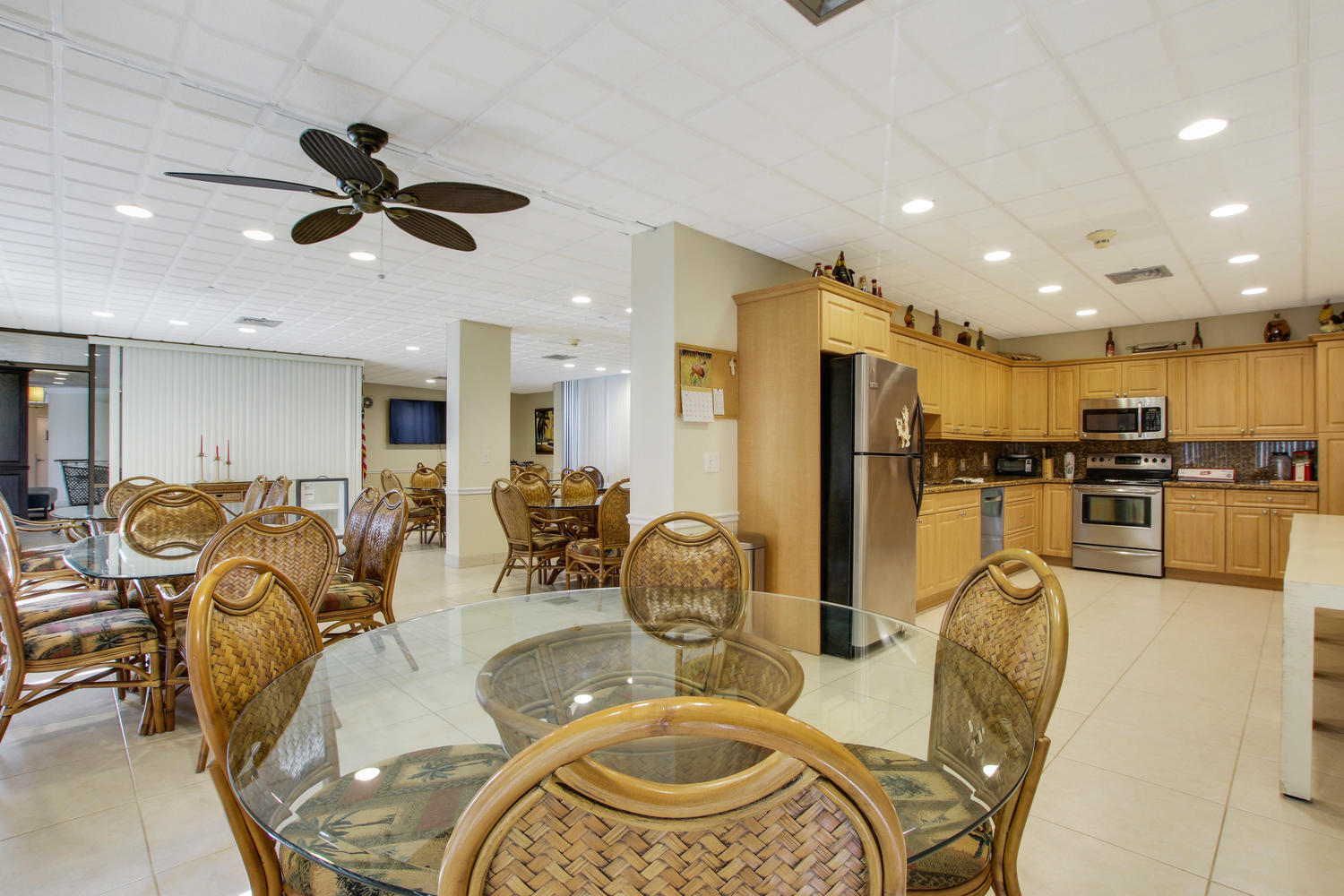 336 Golfview Road, Unit 1016 North Palm Beach, FL 33408 - Photo 38 of 58 Common Room