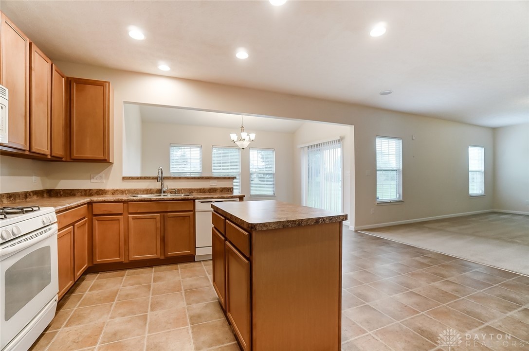 1951 Spring Ridge Drive Xenia, OH 45385 - Photo 15 of 31