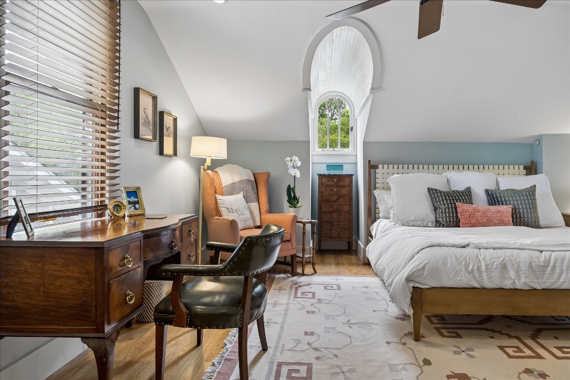 1705 Haver Street Houston, TX 77006 - Photo 14 of 31 Generous sized primary bedroom has room for a sitting area or desk