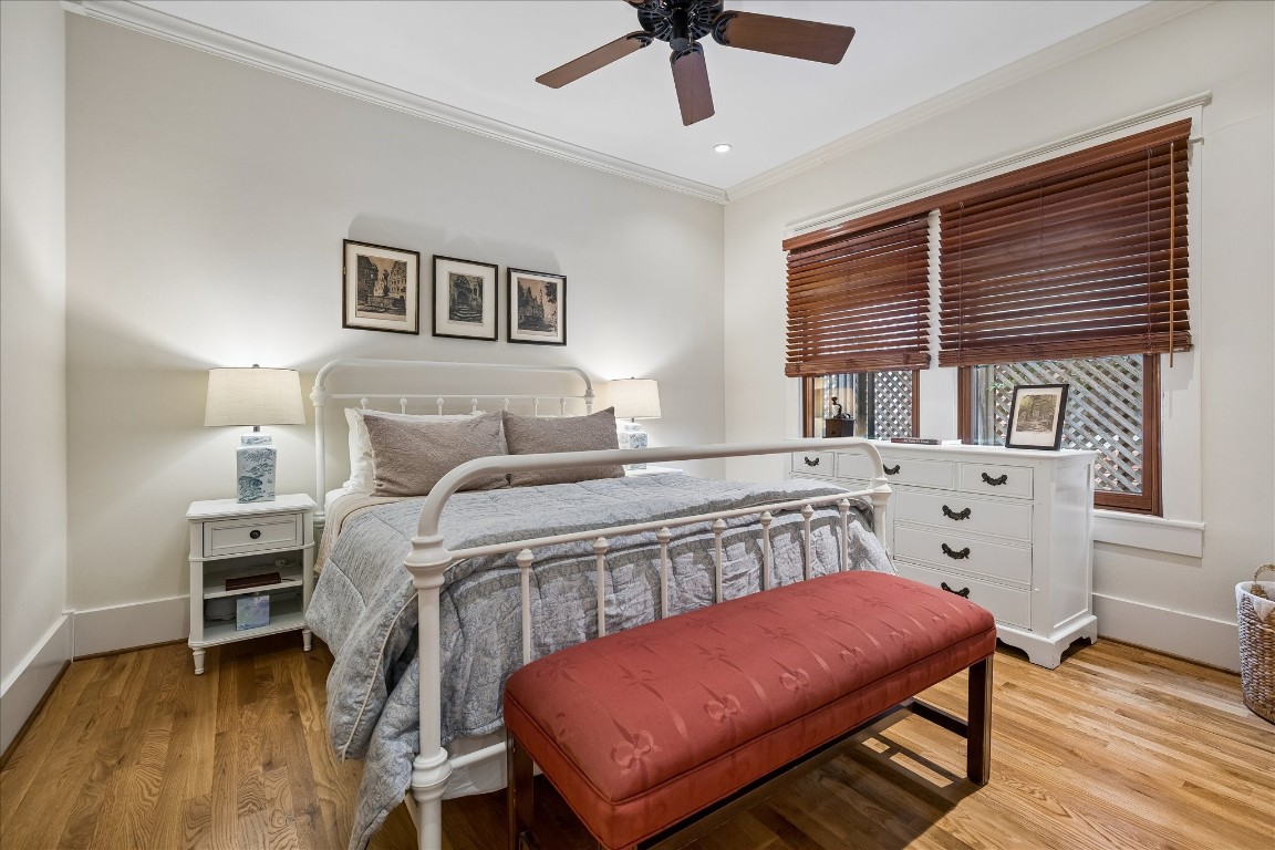 1705 Haver Street Houston, TX 77006 - Photo 20 of 31 Secondary Bedroom with two large closets