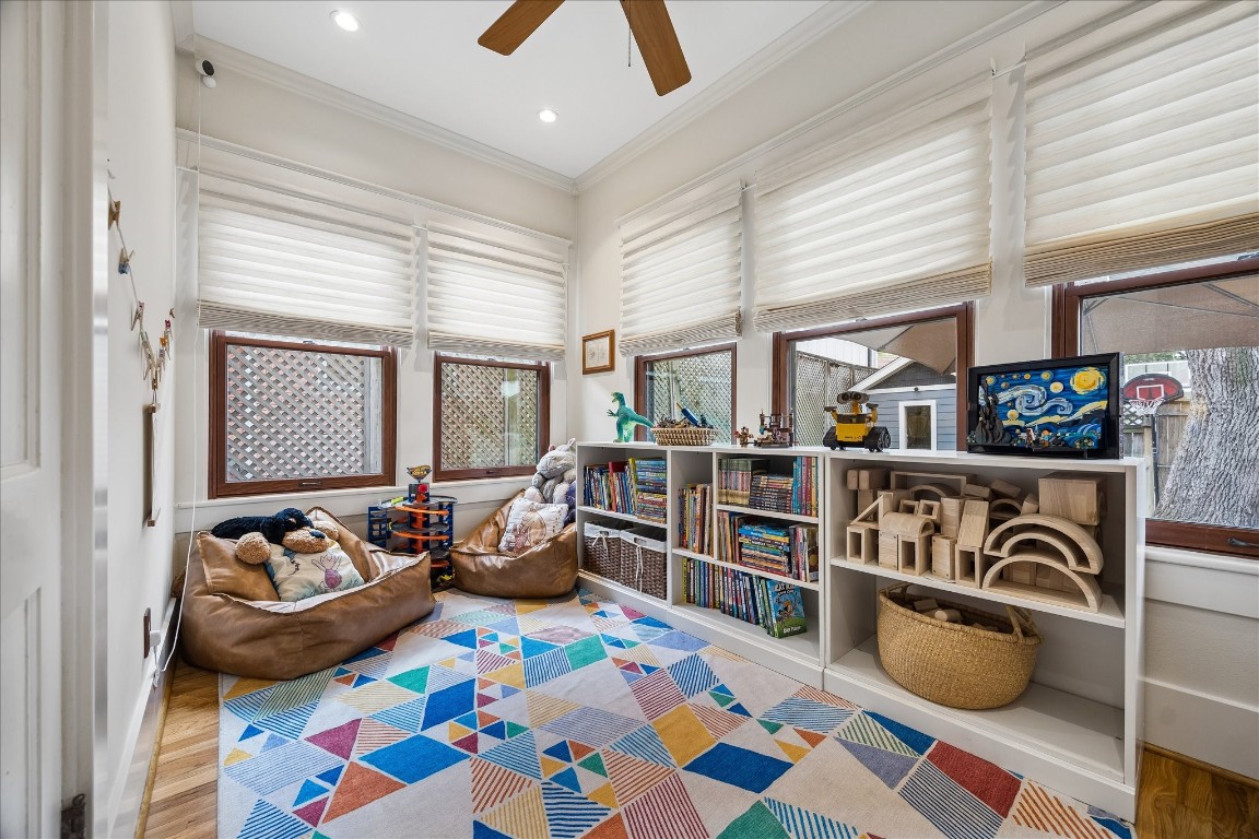 1705 Haver Street Houston, TX 77006 - Photo 23 of 31 Secondary Bedroom currently being used as a playroom and exhibits lots of natural light