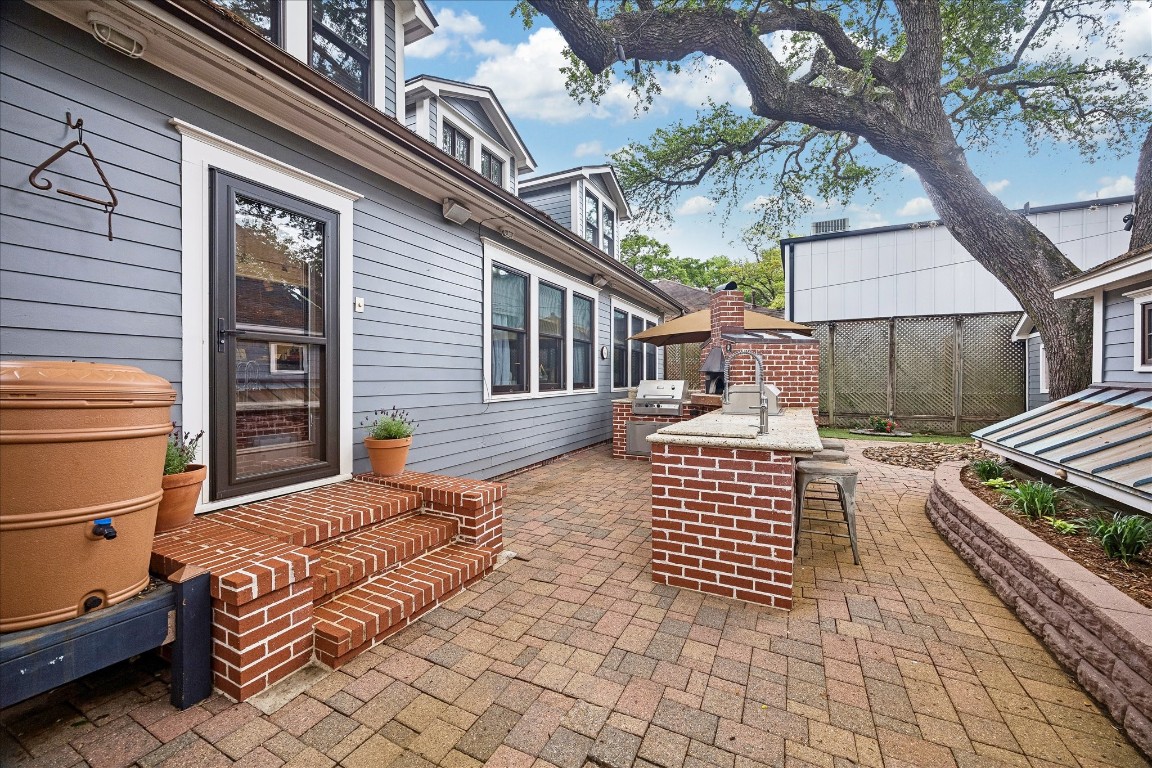 1705 Haver Street Houston, TX 77006 - Photo 26 of 31 Backyard with a fabulous outdoor Kitchen