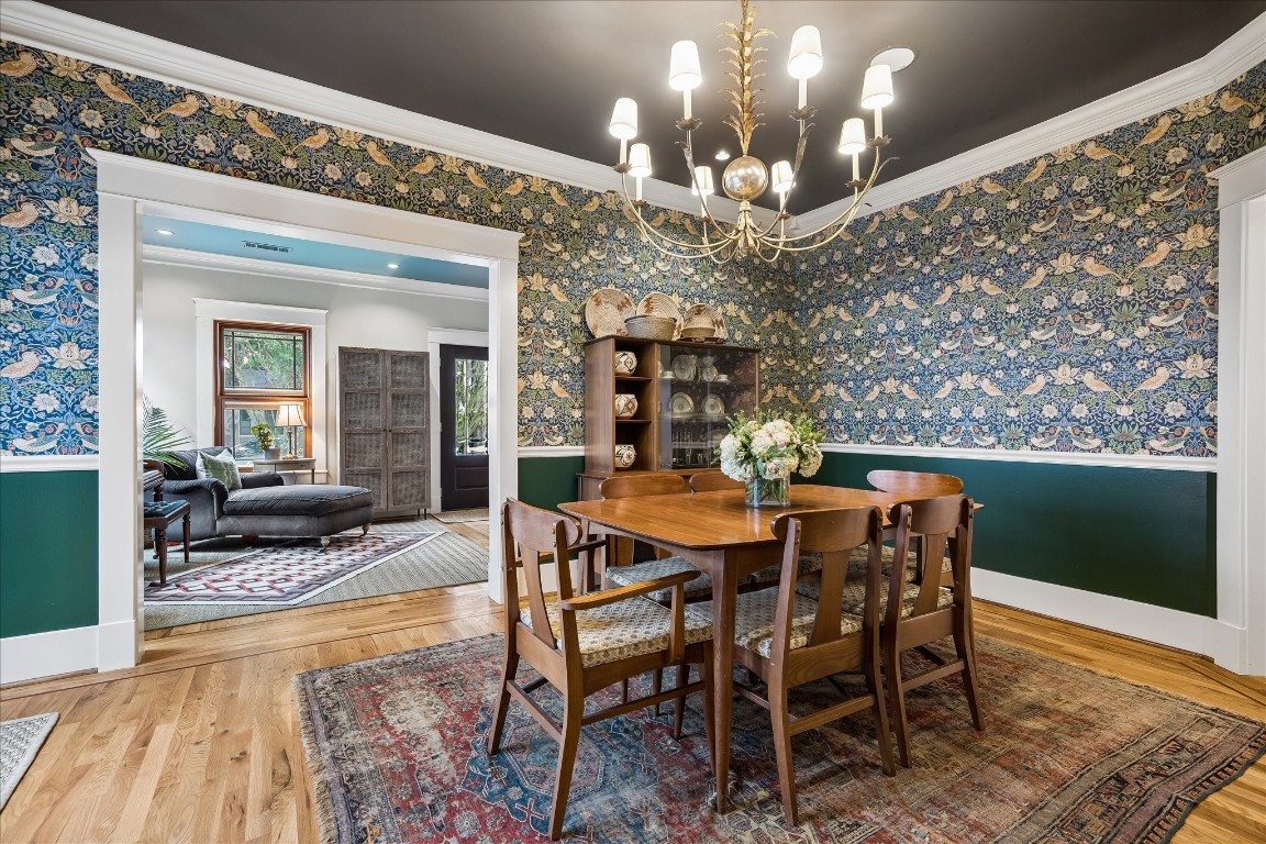 1705 Haver Street Houston, TX 77006 - Photo 6 of 31 Great flow in to the Living Room for seamless entertaining