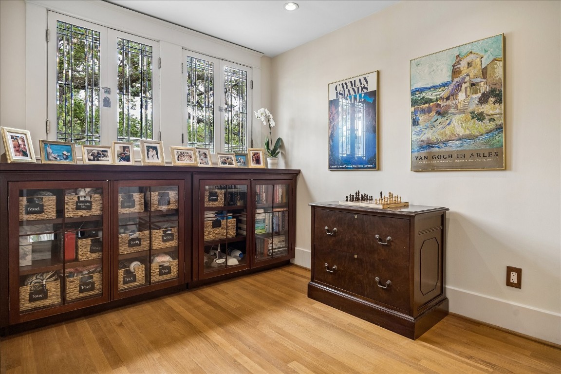 1705 Haver Street Houston, TX 77006 - Photo 10 of 31 Large second floor landing. The second floor is entire hardwoods as well