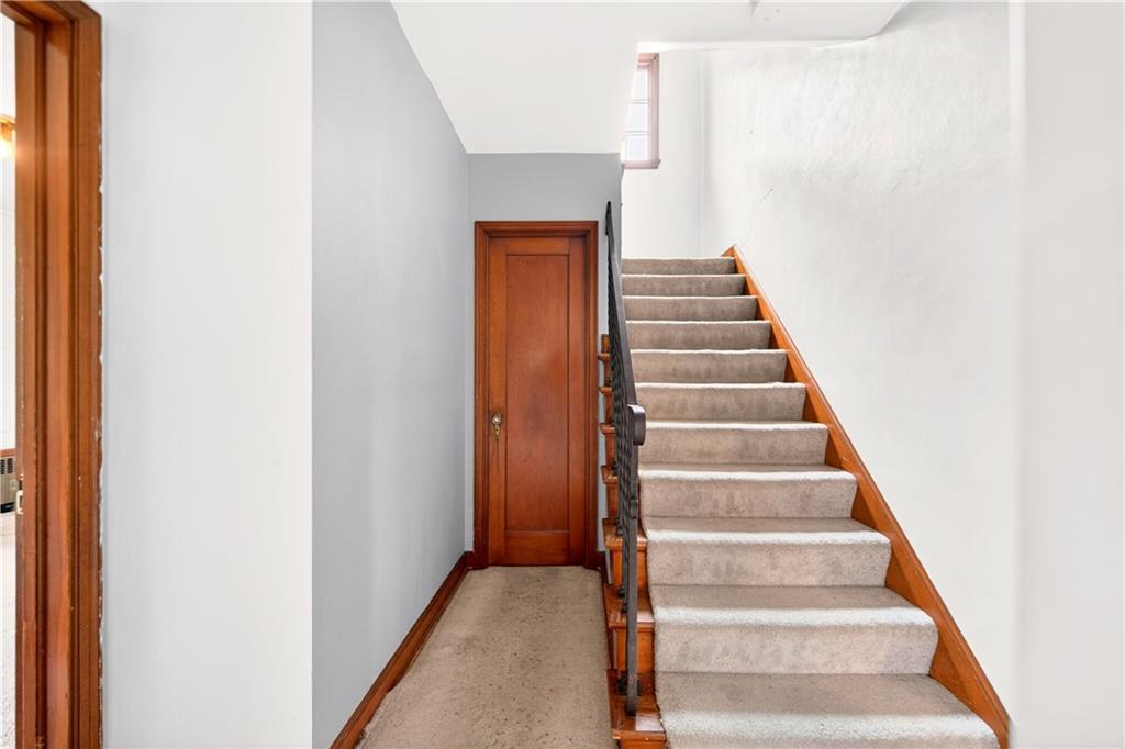 900 Washington Road Washington, PA 15301 - Photo 29 of 50 Main floor hall...