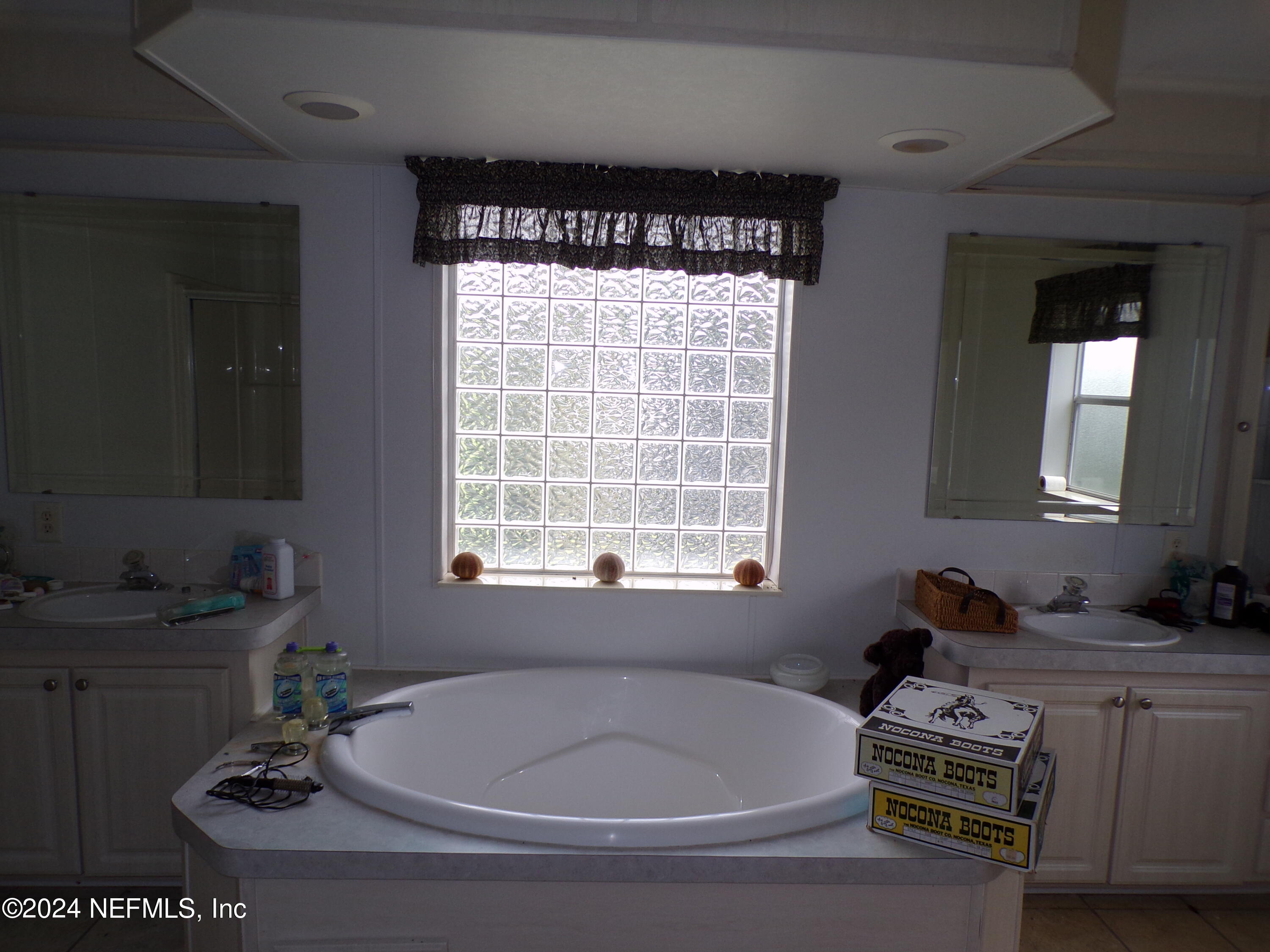 10642 East Bay Road Gibsonton, FL 33534 - Photo 11 of 32 a bath room with a window