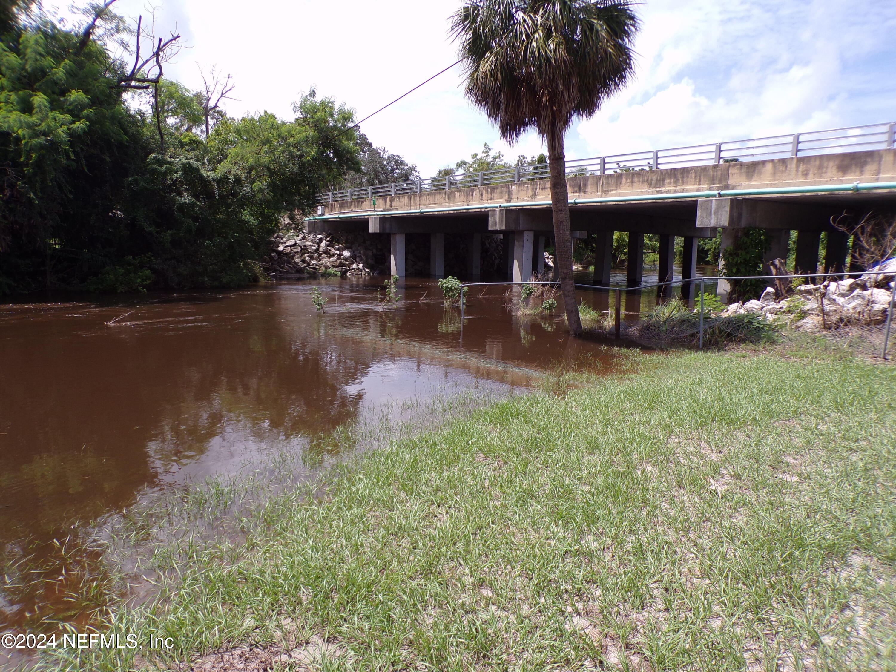 10642 East Bay Road Gibsonton, FL 33534 - Photo 23 of 32 a view of a house with a yard balcony and sitting area