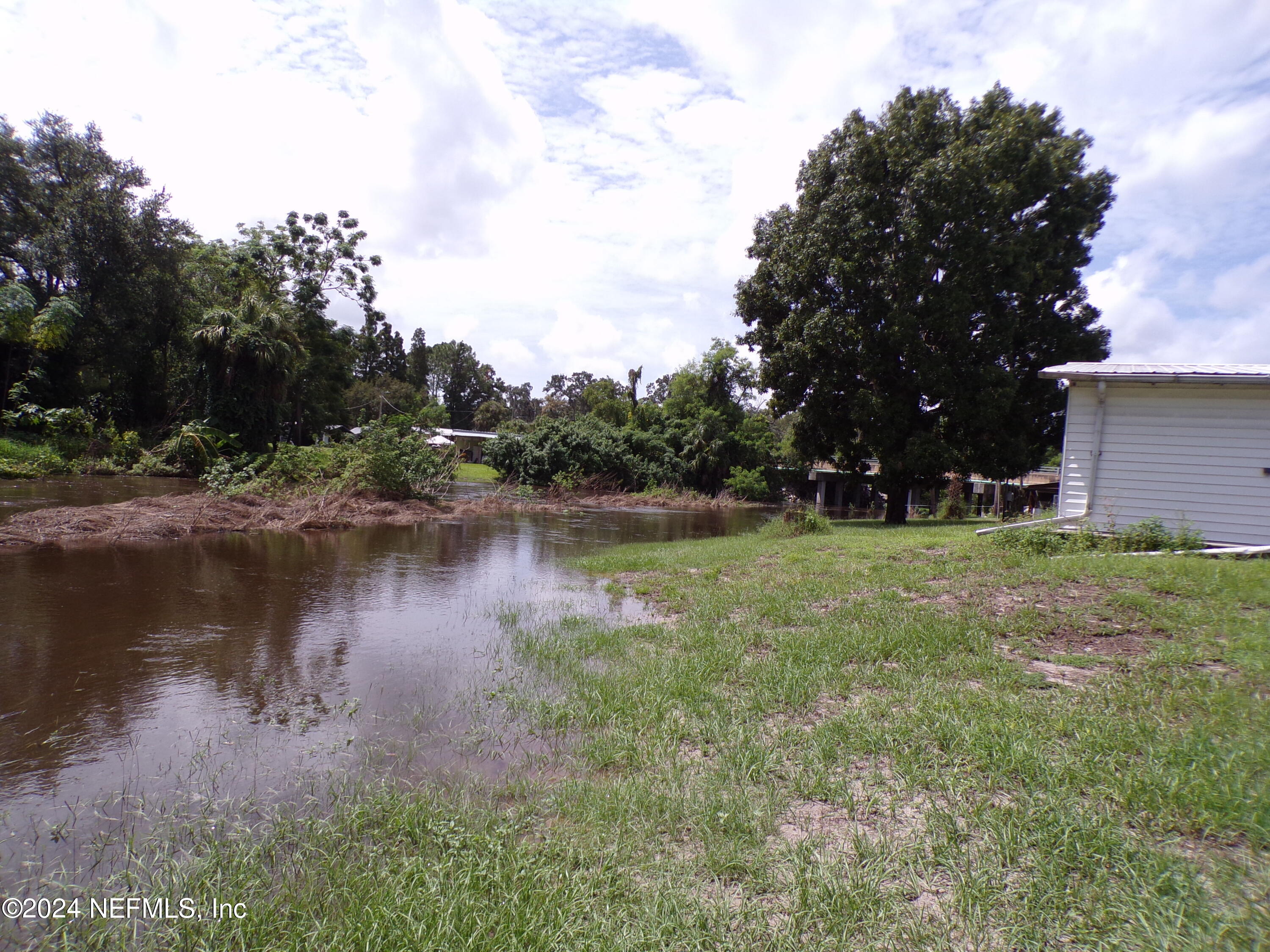 10642 East Bay Road Gibsonton, FL 33534 - Photo 25 of 32 a backyard of a house with lots of green space