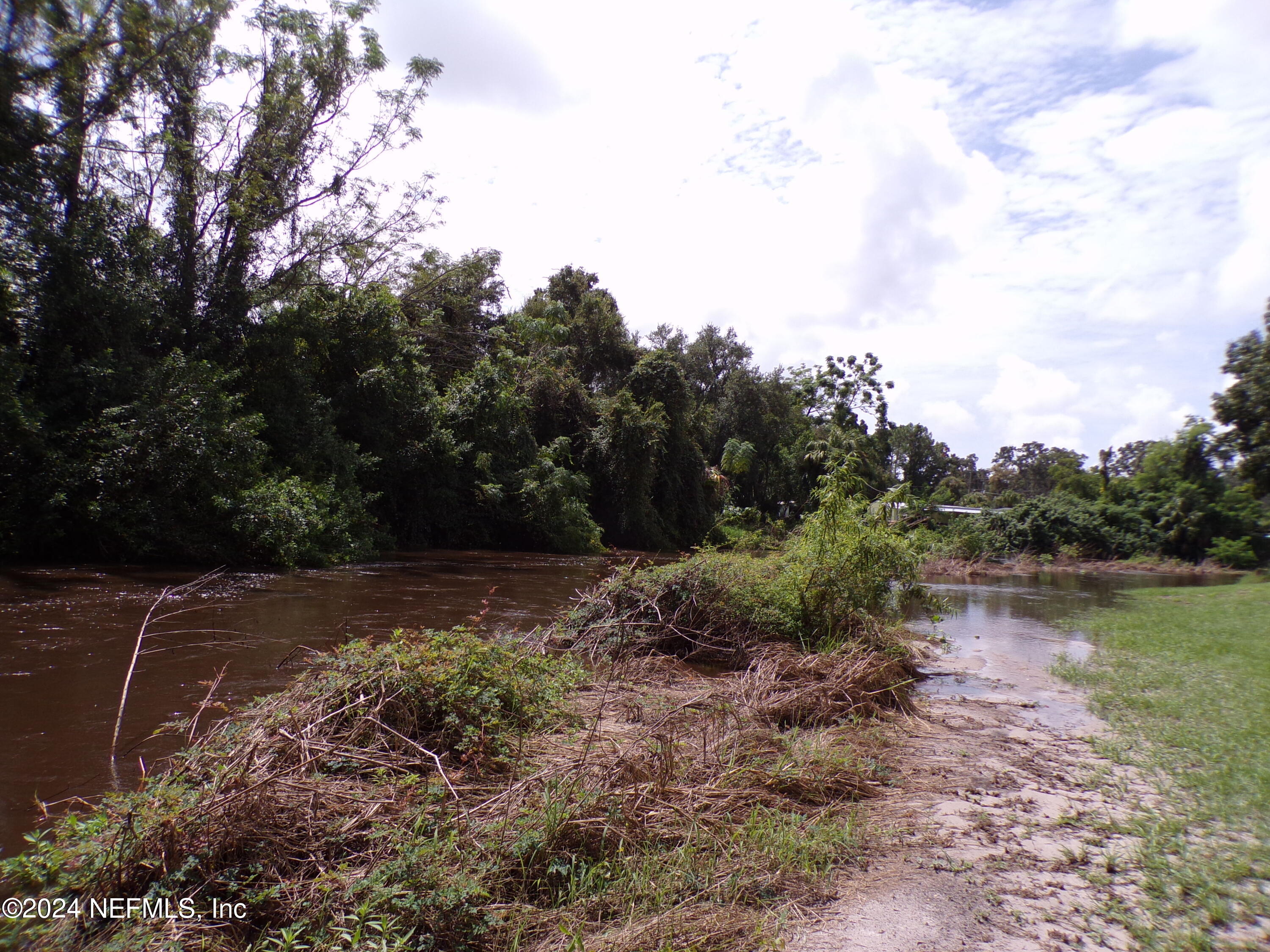 10642 East Bay Road Gibsonton, FL 33534 - Photo 26 of 32 a view of a lake with mountain