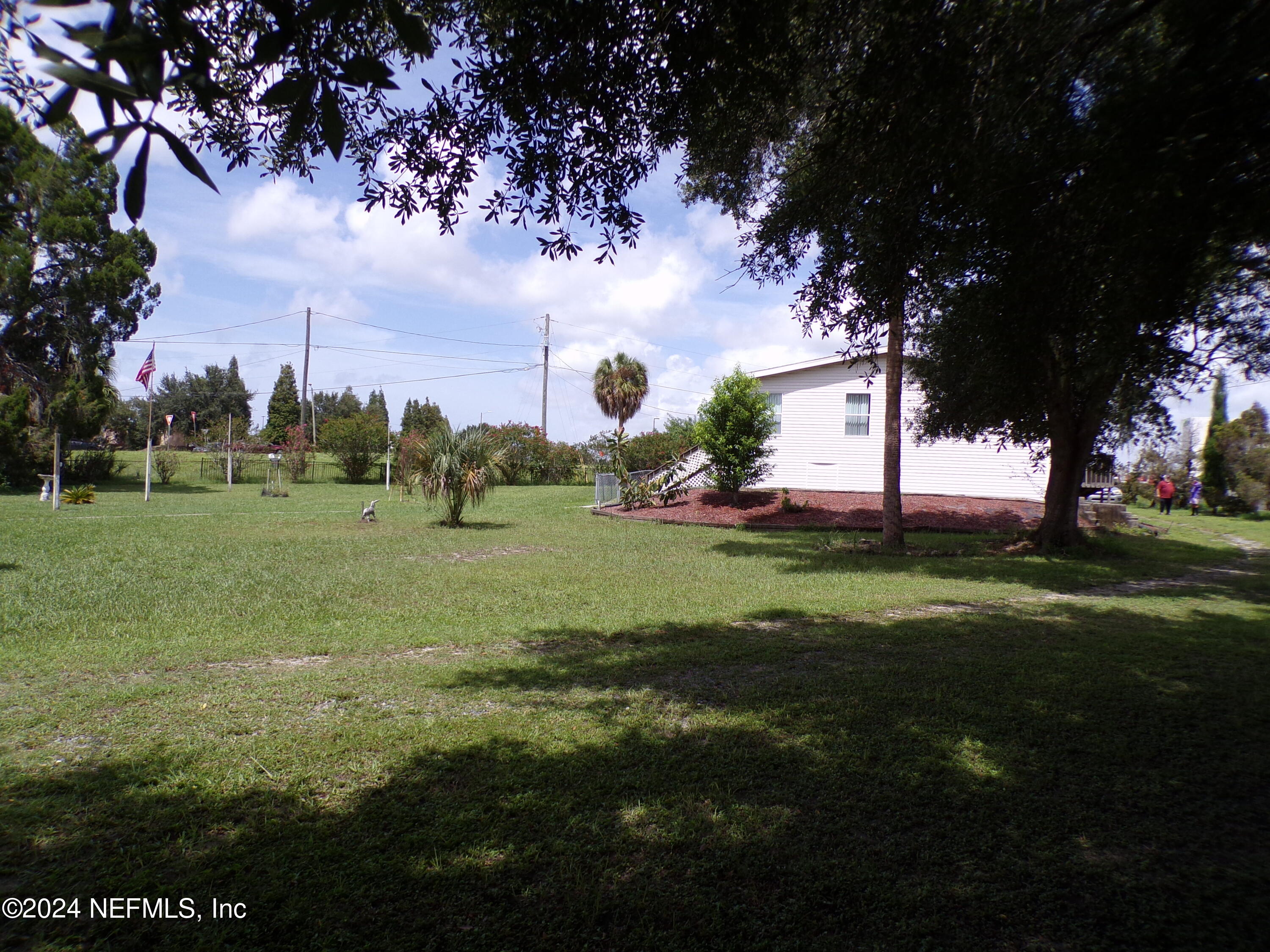 10642 East Bay Road Gibsonton, FL 33534 - Photo 6 of 32 a view of a playground with green space