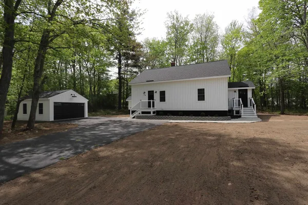 $559,000 | 94 Blackwater Road, Somersworth, NH 03878