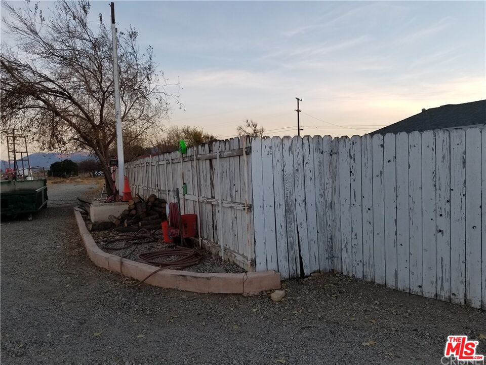 Fort Tejon Road Palmdale, CA 93552 - Photo 28 of 34 a view of a backyard with wooden fence