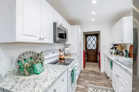 $440,000 | 728 15th Street Northwest, Puyallup, WA 98371