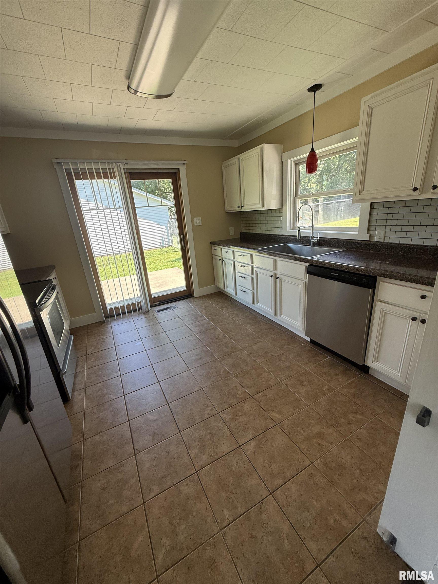 211 Chestnut Street Cambria, IL 62918 - Photo 8 of 10